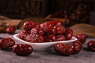 按摩师扯掉奶罩揉吮奶头｜按摩师涉嫌违规操作，扯掉奶罩揉吮奶头引发行业争议-1