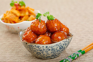 mc热狗十八岁黑白配｜音乐跨界传奇，热狗黑白配共创音浪奇迹