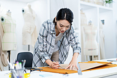 三上优亚电影|影视创新浪潮中的璀璨明珠:三上优亚,开启光影新时代-1