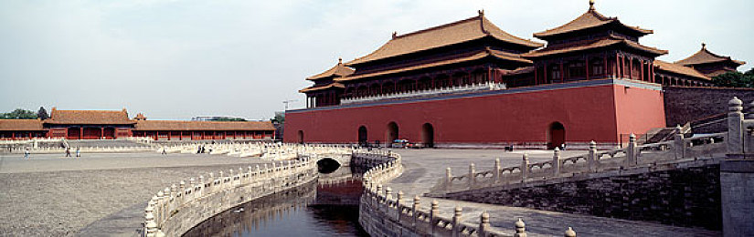 美女不穿衣服的软件|网络道德争议:揭秘“美女不穿衣服”软件引发社会热议与监管挑战-1