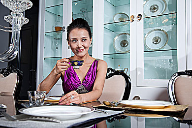 洗澡Gay军人Gay监狱｜浴室风波揭同性恋军人困境，社会共筑平等和谐军营-1