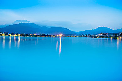 oppo每天无限次下载3.0.3|OPPO自动更新疑云:3.0.3版本下载成谜,用户权益待解-1