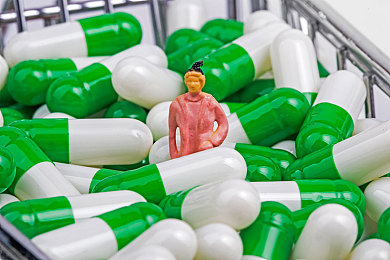 上海贵妇尝试黑人洋吊｜探索传统魅力，贵妇试“黑人洋吊”，传承民族精神-1