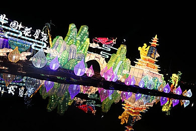 四个和尚大战王氏的故事|传统碰撞:和尚王氏邻里风云-1