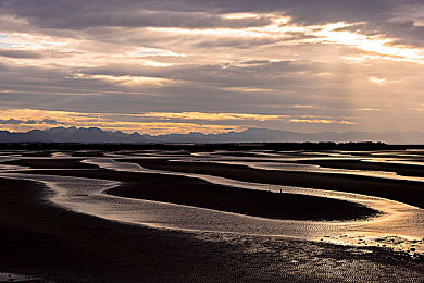 台湾省早期透露两点服装展｜台湾早期服饰文化展亮点纷呈，时尚盛宴即将台北启幕-1