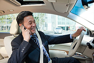 one.yg13.aqq一个致敬韩寒｜致敬韩寒：年轻作家以独特视角书写青春追梦，引发文学创作新热潮-1