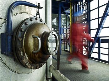 赵丽颖AI换脸AV一区二区｜AI换脸风波：赵丽颖肖像权争议，伦理道德挑战游戏