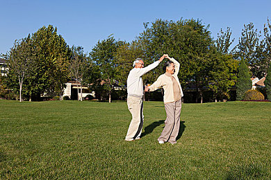 亲情会王芳高敏大团圆下期预告｜王芳高敏携手家庭大团圆，亲情会节目温情重现，传递和谐正能量-1