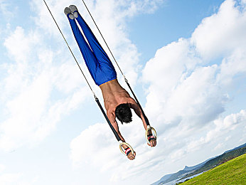 黄色应用破解版｜破解版黄色应用争议再起：版权与安全风险引关注-2