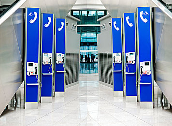 我和老丈洗澡同性Gay｜家庭误会风波：洗澡歌声引争议，和谐沟通显重要