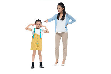 上官婉儿拿一支笔稿自己|千年才女笔触下的现代独立,上官婉儿与现代女性的智慧对话-1