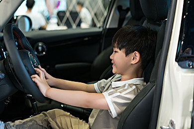 女生和男生一起差差30分app|教育公平新工具:揭秘性别差异,助力消除歧视的“差差30分”APP引热议-1