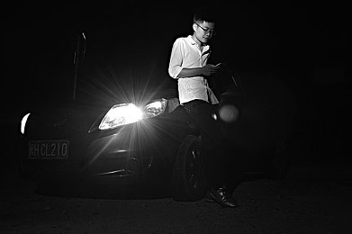 羽毛挠尿孔有多痒｜羽毛轻挠私密处，揭秘痒感新境界