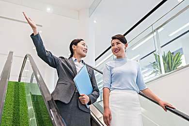 ZOZ女人与牛ZOZ0交i｜网络迷雾中的虚假风暴：揭秘“女人与牛交i”恶搞视频真相