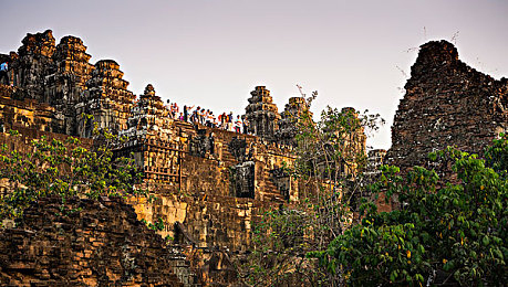 zzzttt｜梦境探秘：穿梭梦境深处的奇幻冒险之旅-1