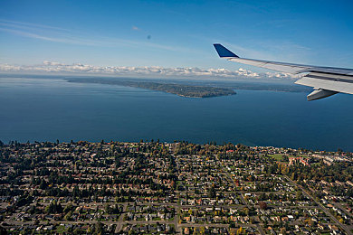 脱了内裤趴着光屁股打｜城市露营地奇趣事件引发公共行为热议-1