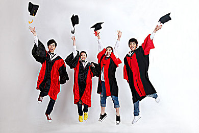 已满十八岁从此转入新世界｜青春起航，挑战与机遇交织：筑梦新时代-1