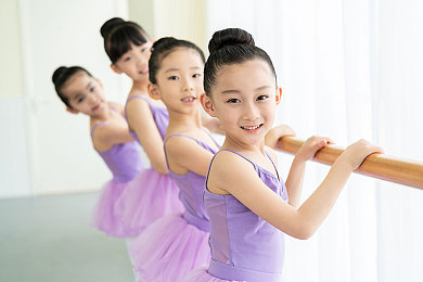 三个老头环着躁我一晚｜挑战心理极限：三老激荡夜，成长奥秘探-1