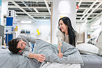 男生和女生日逼软件｜虚拟社交达人，提升沟通技巧，守护隐私安全