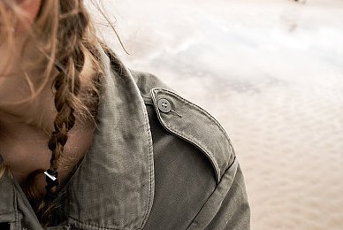 男生用机机桶女生|校园风暴:机桶阴影下的守护之战-1