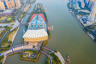 枫花恋被变态上司长腿OL｜职场甜蜜碰撞：变态上司与长腿OL的浪漫旅程