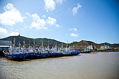 Lisaann大战黑人粗大|虚拟战场大挑战:Lisaann激战黑人粗大,趣味无限-1