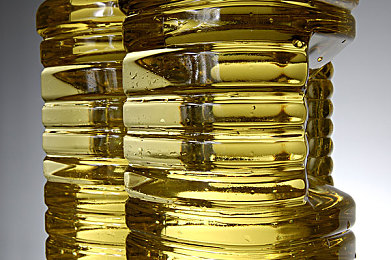 白丝袜老师奖励我挠她的脚心|课堂新风尚,另类激励方式引发思考-1