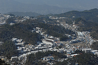 班长摘下奶罩 让我爽了｜校园风波：隐私失守，道德拷问