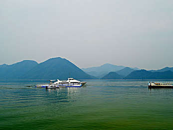 色情按摩男按摩师A片｜网络暗流涌动，道德防线再敲警钟