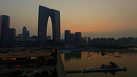 互操｜社交互动迷局：道德边缘的“互操”世界