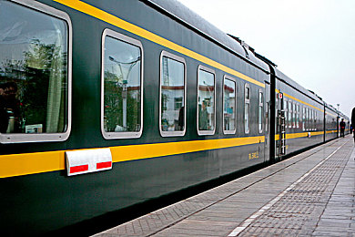 黑人巨鞭大战侏儒女｜搏击传奇：黑人巨鞭制胜侏儒女，神秘武器魅力再放异彩