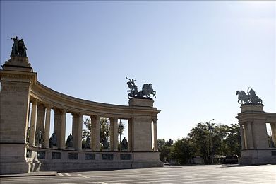 女生随便让男人朗诵自己|“尊重意愿,探讨平等:女生朗诵事件引发社会深思”-1