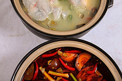 揉着我的奶从后面进去视频|清朗网络守护者:共筑文明防线-2