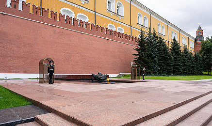 军警Gay呻吟XXX|网络诽谤乱象:军警形象受损,社会和谐遭破坏,法治底线不容挑战-1