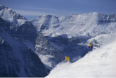 国产重口老太和另类俩小伙|重口老太与另类小伙:跨越年龄的对话之旅-1