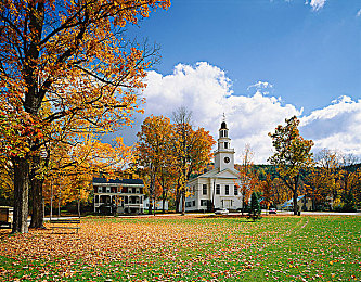 男人把困困放在女人困困|温暖守护:心心相系,情感共鸣之旅-1