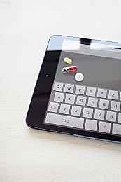 浓精喷在女教师的玉足太爽漫画3D|网络漫画丑化女教师引发公愤,社会呼吁净化网络环境-1