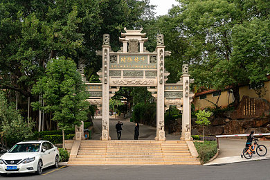 妇蹲下买菜露出毛｜菜市场尴尬一幕：文明缺失，隐私边界待划清-3