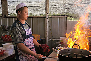 农民工村老妇奶BBWBBw｜坚韧之花，农民工村老妇奶BBWBBw的温情颂歌