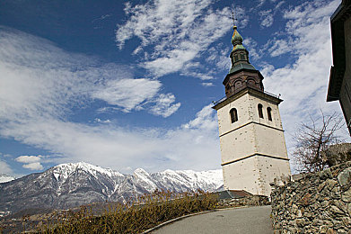 “久久精品是一款为小伙伴”｜交友新风潮,畅享虚拟社交乐趣-1