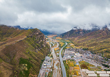 小受被四个猛男玩弄｜未成年权益守护，揭开玩弄背后的社会痛点-2