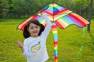 二人生猴子全程不盖被子｜猴子裸育挑战：自然法则与人类干预的边界