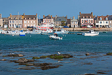 云璃红绳束手束脚悬吊图片｜争议图片引发热议：云璃红绳束缚悬吊，自由与道德边界再探讨