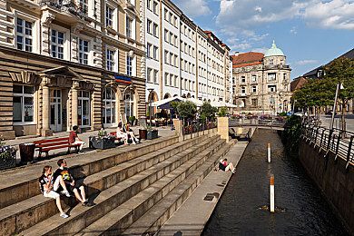 男同志gy www.网站游戏｜同性恋题材游戏引发热议：道德伦理争议与玩家权益探讨