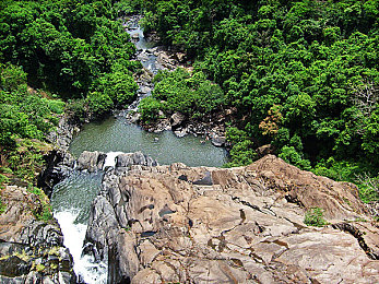 把校花 吊起来打屁股!｜校园霸凌终结者：守护青春校园安全之旅