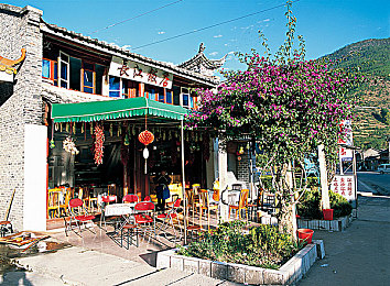 女教师大荫蒂毛茸茸公交车｜女教师公交“意外曝光”：隐私保护与公共秩序的冲突引热议-1