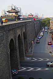 英语课代表哭着说不能再生孩子｜英语课代表泪诉生育困境，职场女性权益引关注-2