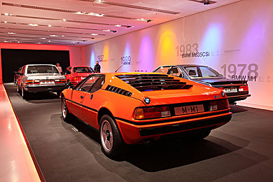 老师穿黑色双开真丝旗袍如何穿芭蕾｜“跨界演绎新风尚：旗袍舞者演绎芭蕾，传承与创新交融之美”-1