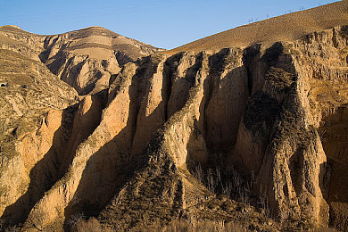 大炕上的性荡生活｜传统与现代碰撞：揭秘“大炕上的性荡生活”，引发社会文化思考-2