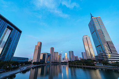 宾馆男男全见男体1069｜宾馆不雅事件引发关注：性少数群体权益与公共场所管理问题凸显